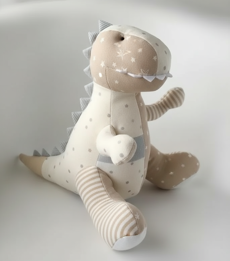 Keepsake dinosaurus v neutrálních barvách - boční pohled